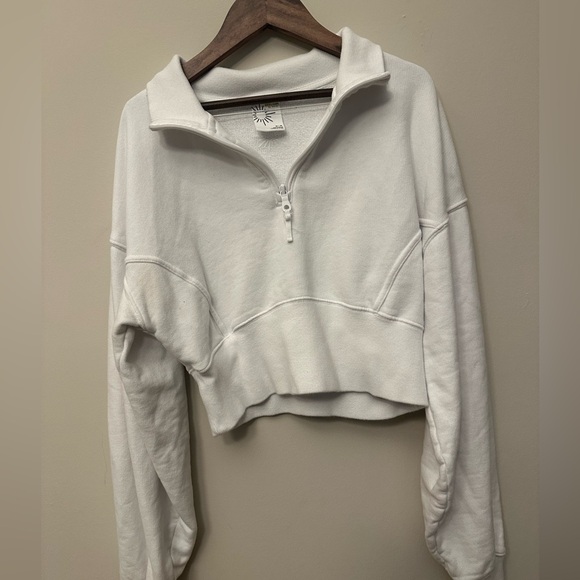 Offline by Aerie White Cropped Quarter Zip Sweatshirt with Thumbholes EUC Medium - Picture 2 of 6